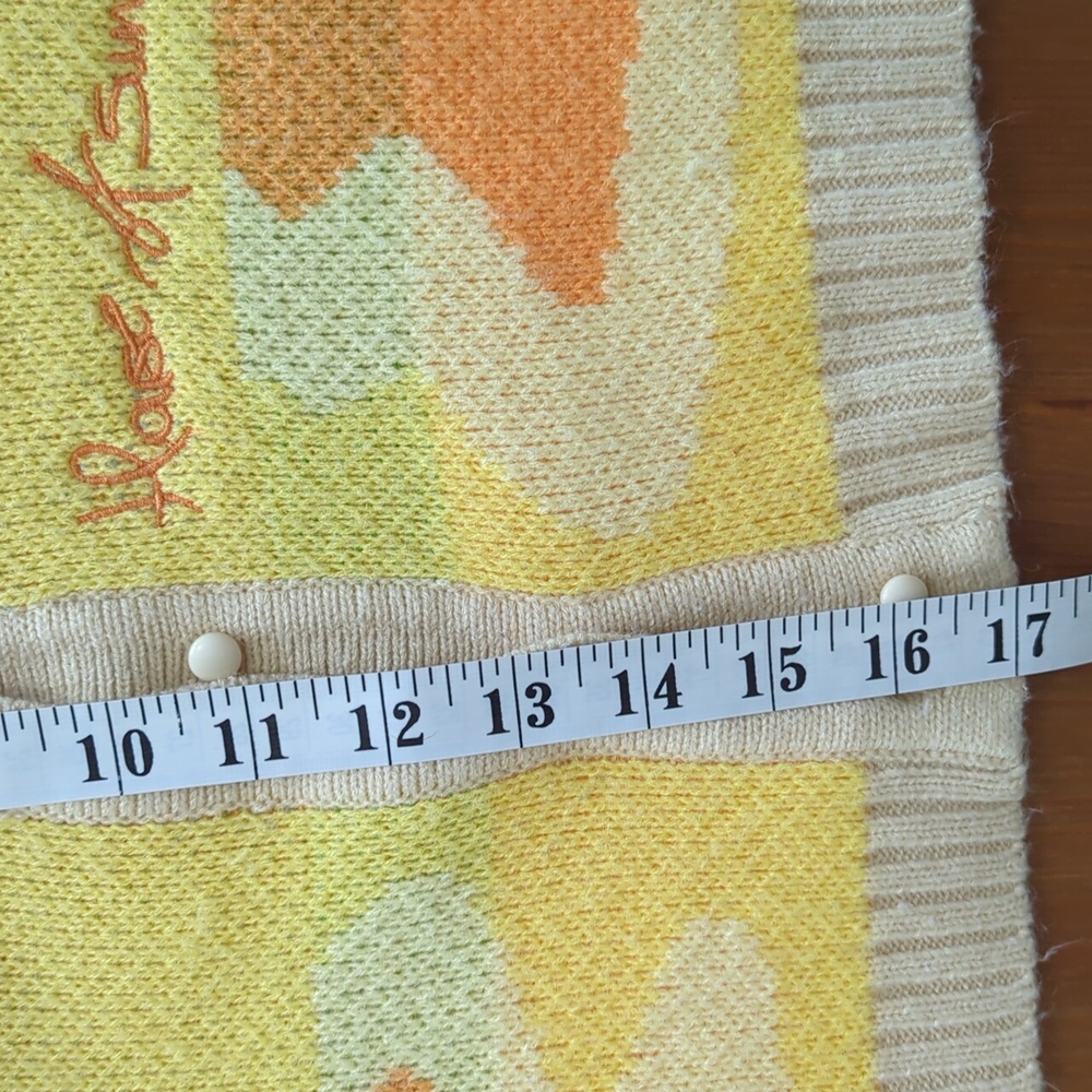 Colorful Women's Sweater - Picture 9 of 9